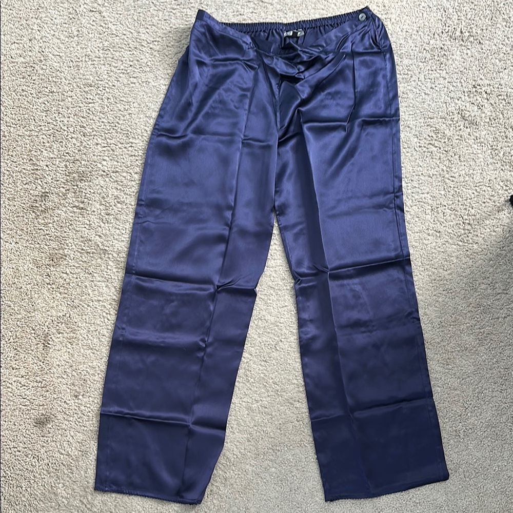 Luxurious Navy Blue 100% Silk Pajama Set with beautiful detailing - Picture 7 of 9